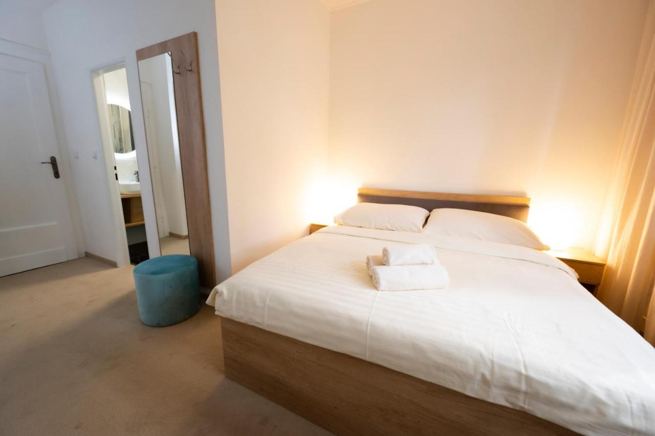 Hotel Dszsu Тренчианске-Теплице Экстерьер фото