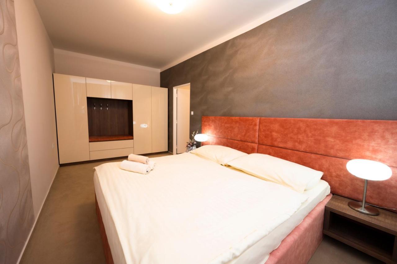 Hotel Dszsu Тренчианске-Теплице Экстерьер фото